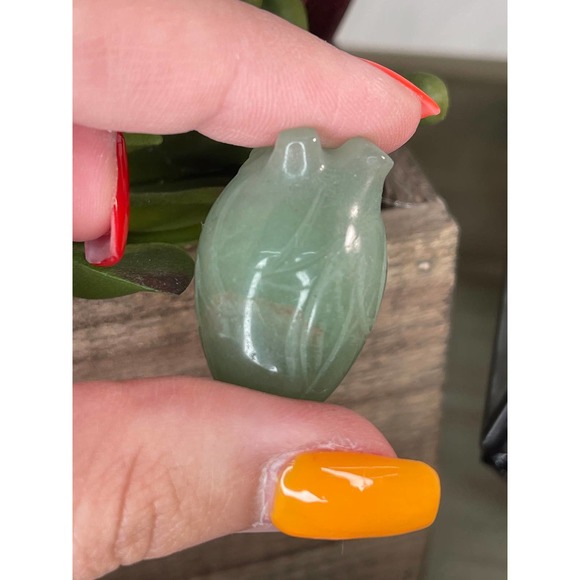 Chubby anatomical crystal heart polished stone - Picture 7 of 8